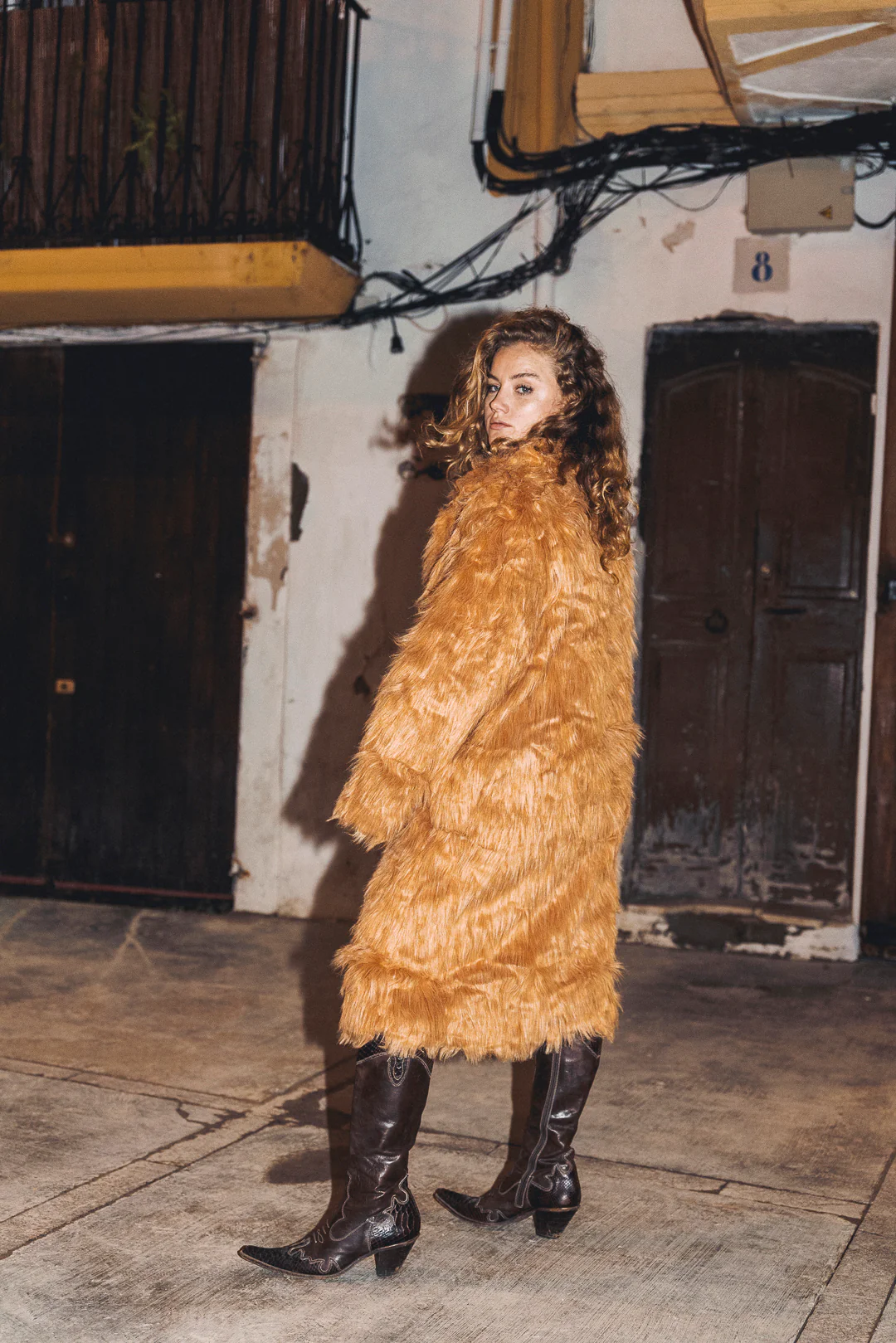 BUFFY Faux Fur Coat in CAMEL FOX - Image 3