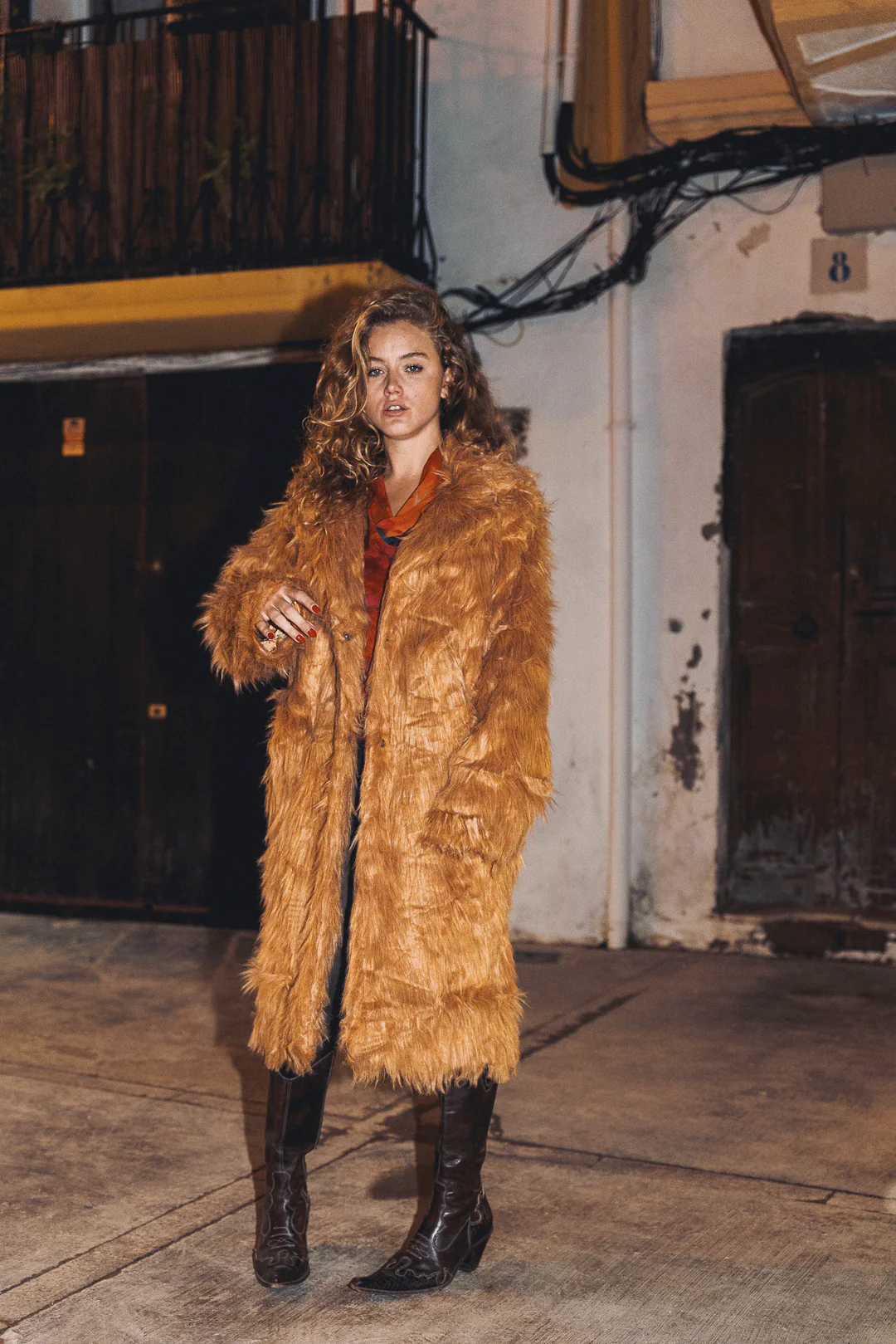 BUFFY Faux Fur Coat in CAMEL FOX - Image 4