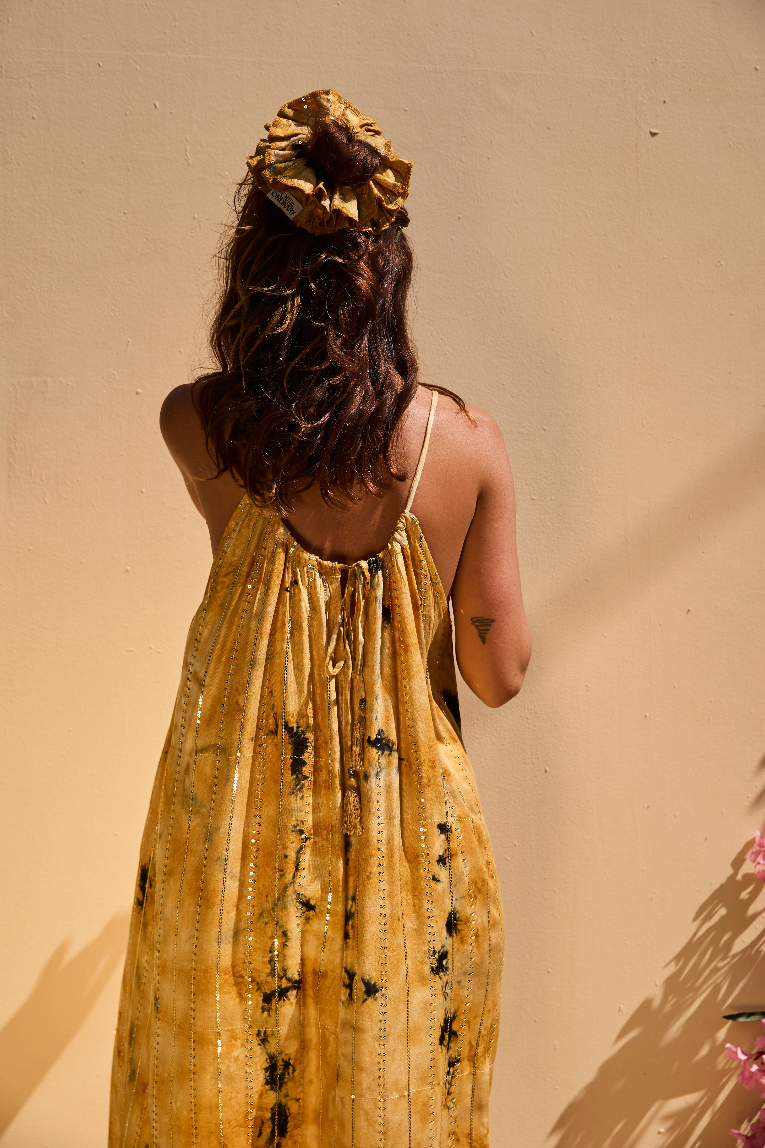 Double Ruffle scrunchie - Beige - Image 5