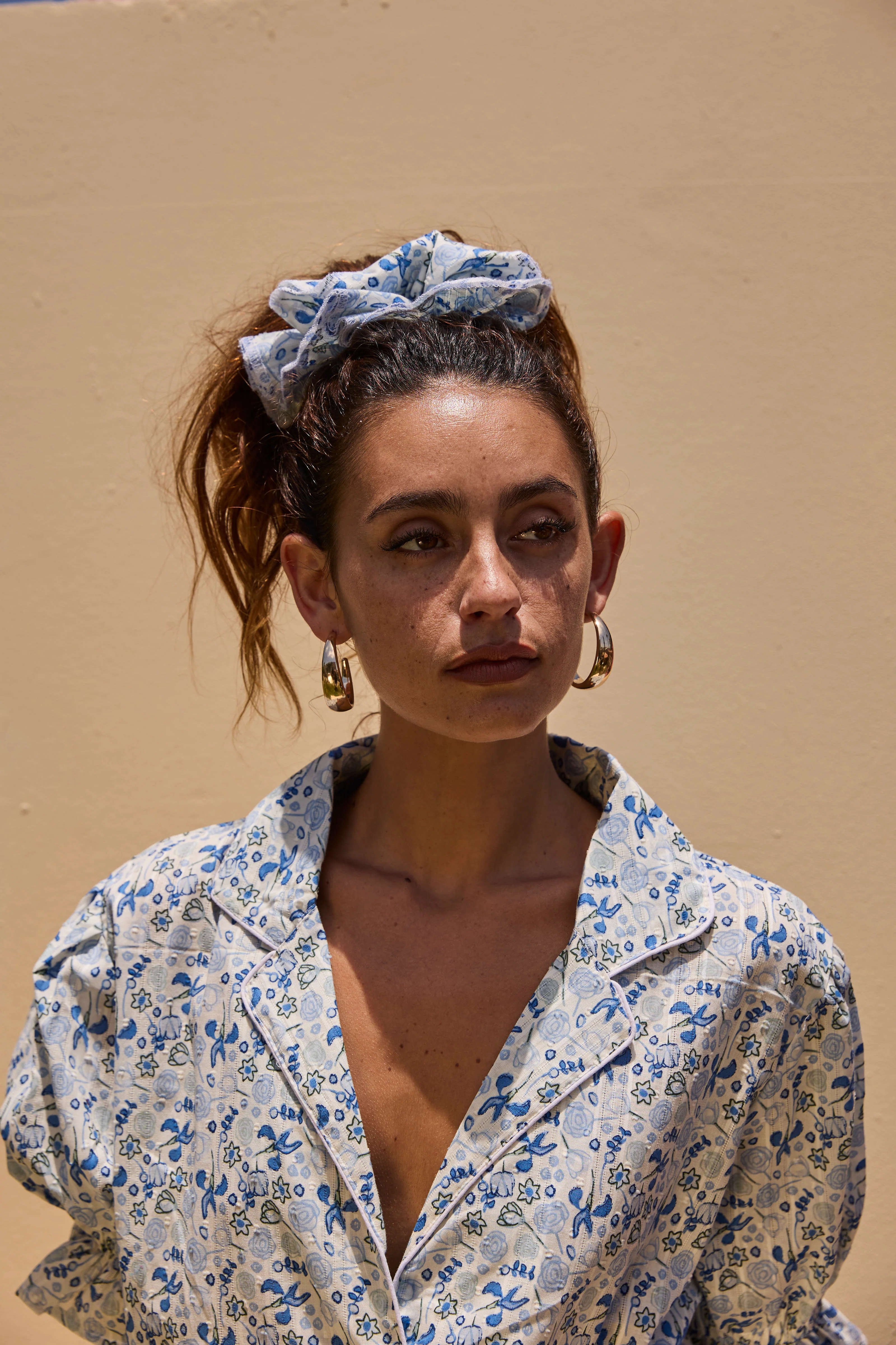 Double Ruffle scrunchie - White and blue floral