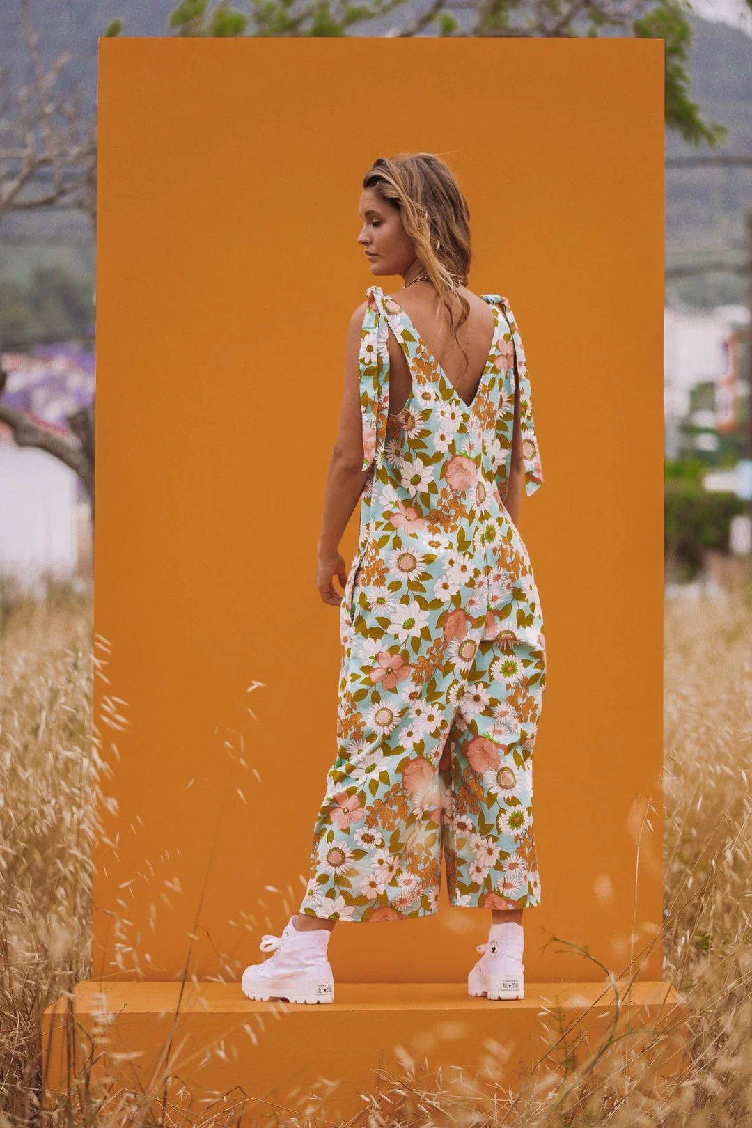 KIRI Linen 60s Bright Floral Jumpsuit - Image 3
