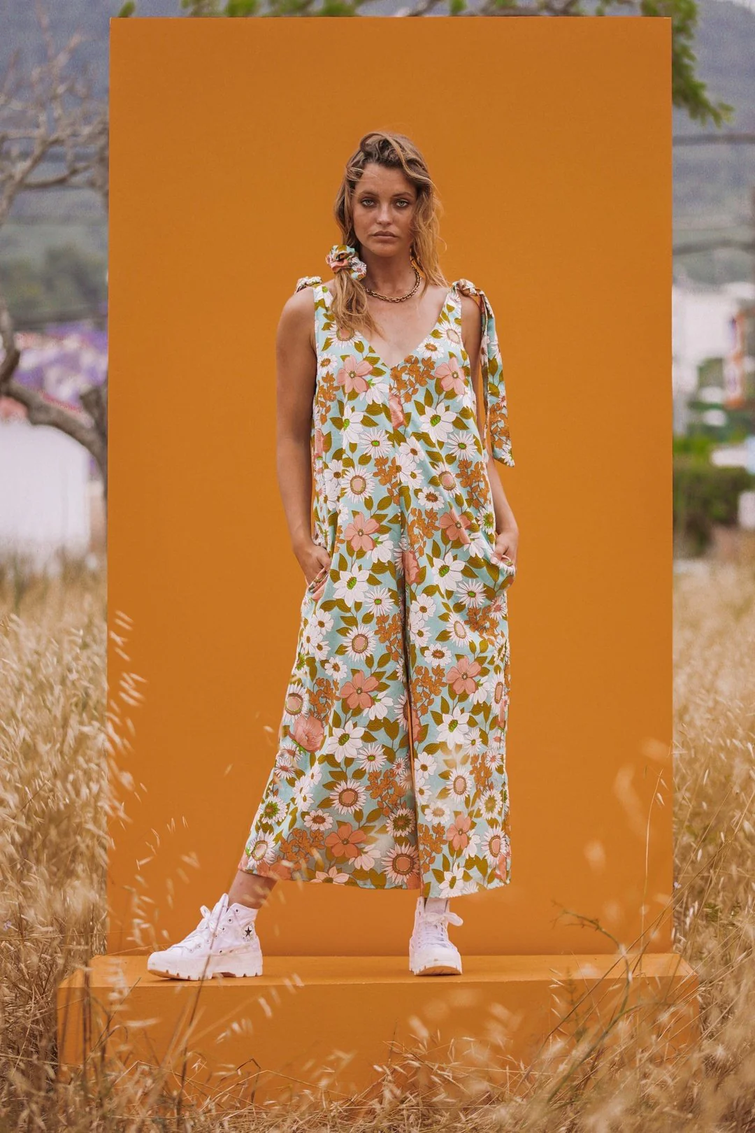 KIRI Linen 60s Bright Floral Jumpsuit - Image 4