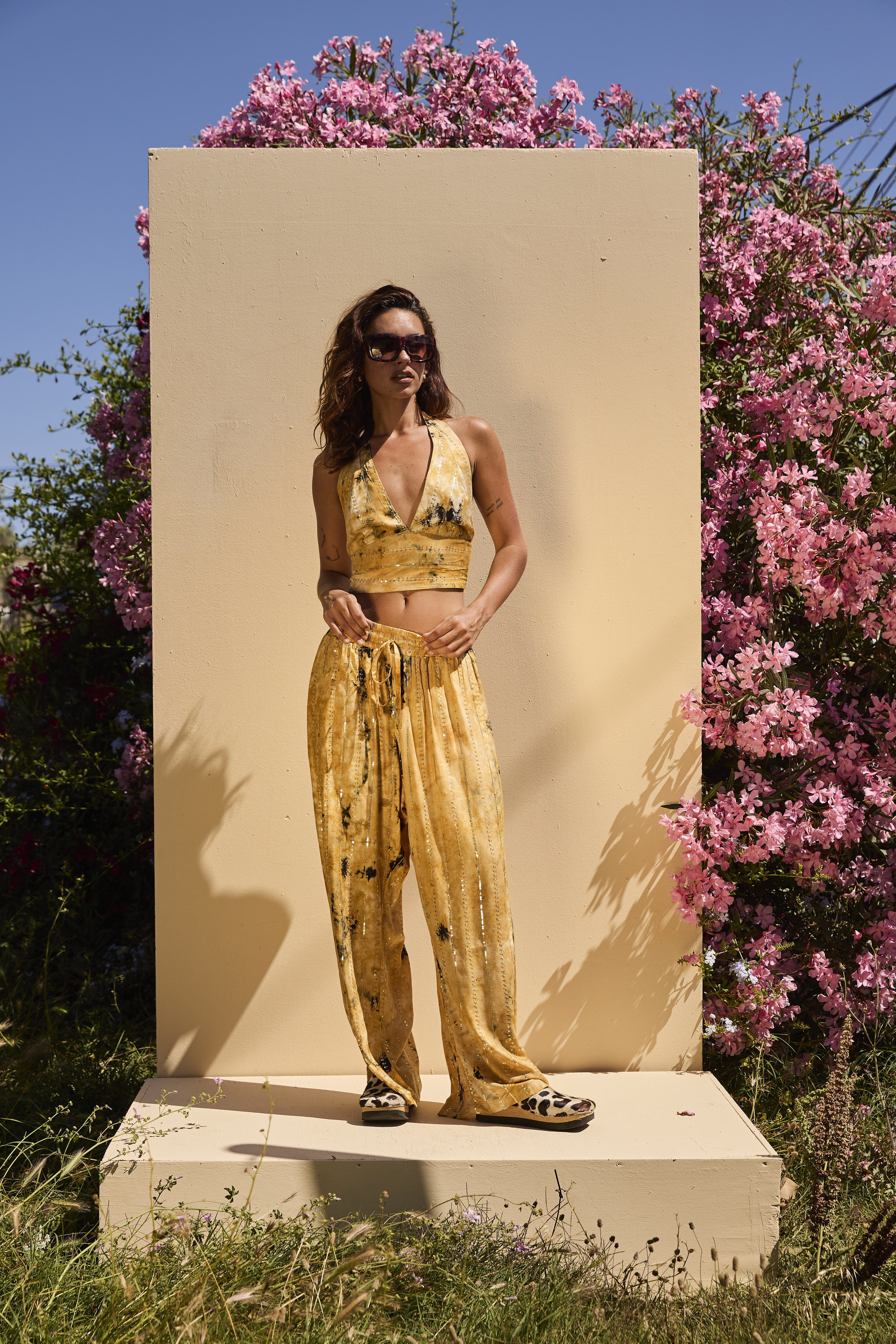 'Formentera' LOUNGE SET Crop Top - Beige/Gold - Image 4