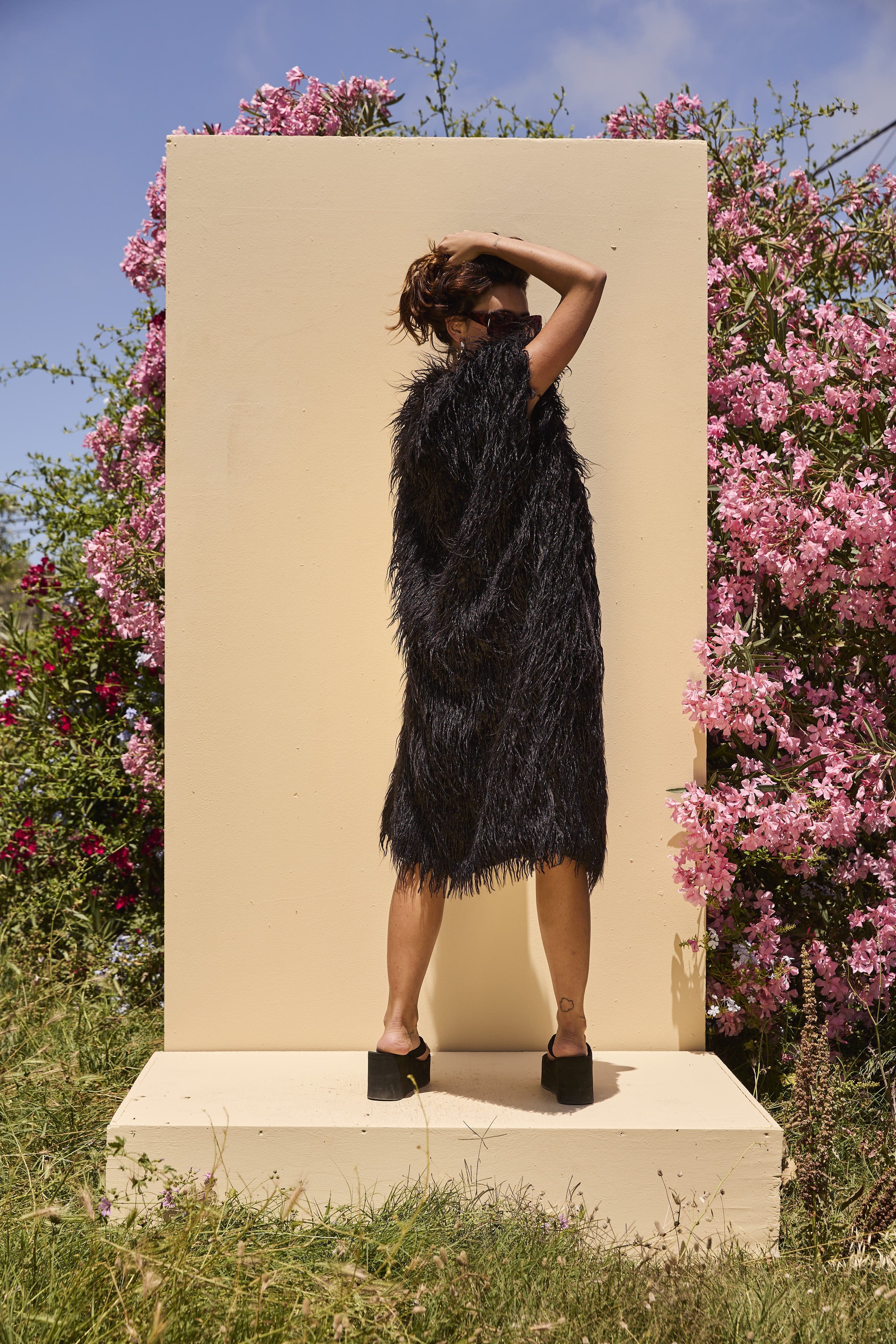 Mongolian long fur Gilet- Black - Image 4