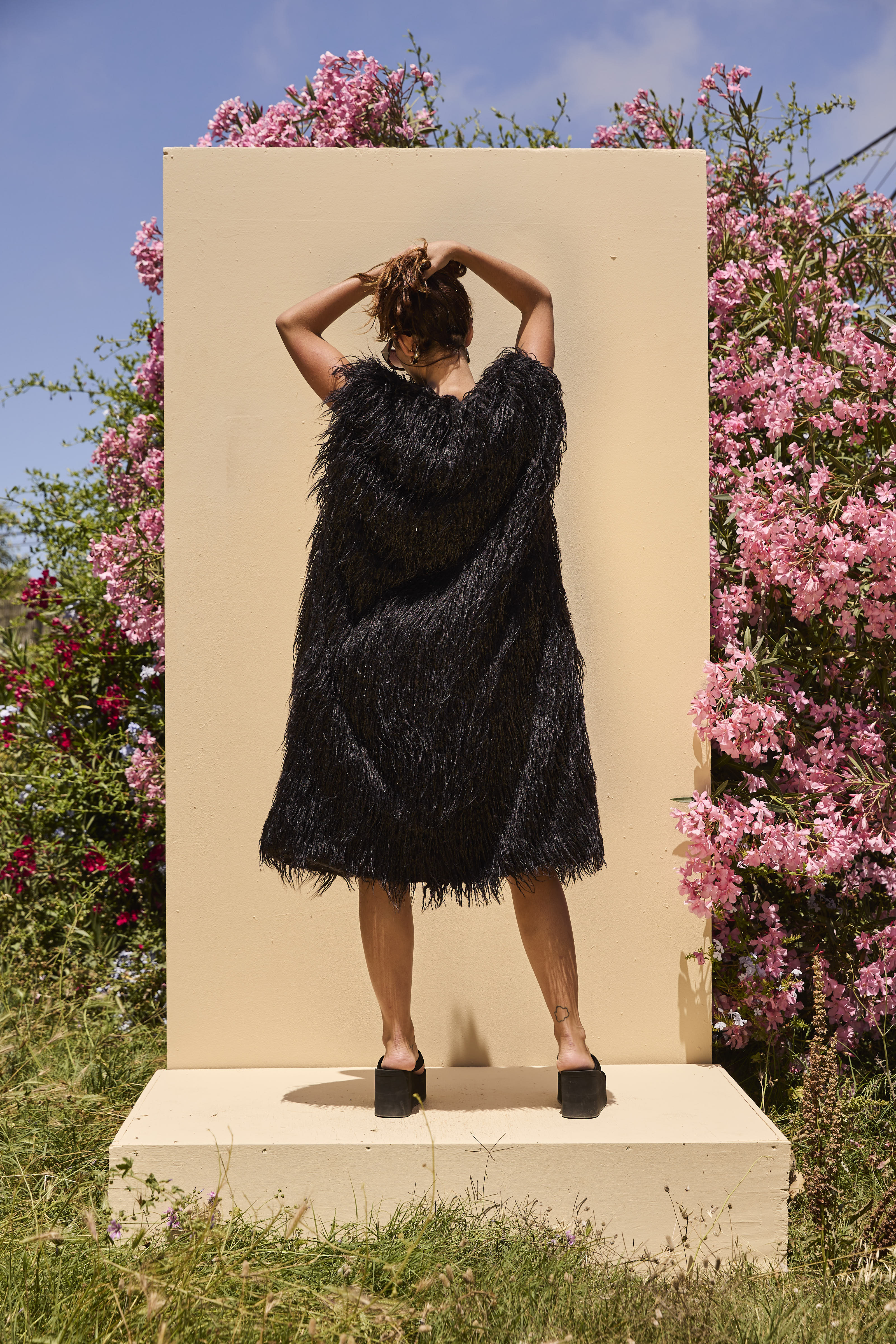 Mongolian long fur Gilet- Black - Image 5